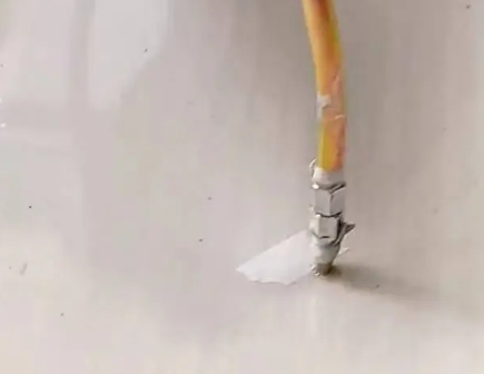 宁陕瓷砖空鼓维修公司专业解答在瓷砖铺贴过程中，如果使用的砂料过粗（如全部使用了粗砂），可能会导致以下问题