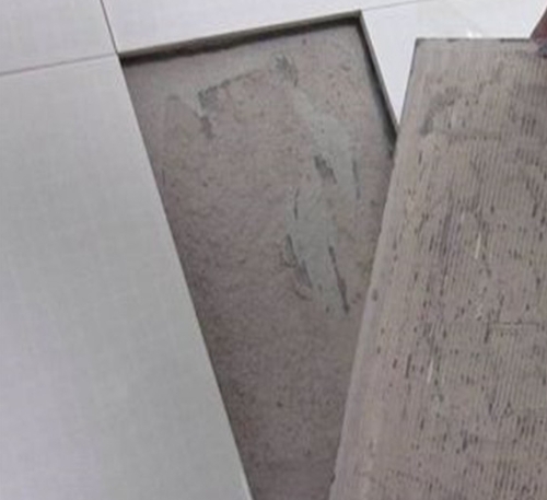宁陕瓷砖空鼓维修公司分享瓷砖铺贴时如果打浆（即涂抹在瓷砖背面和基层上的砂浆或瓷砖胶）过少，会带来以下问题